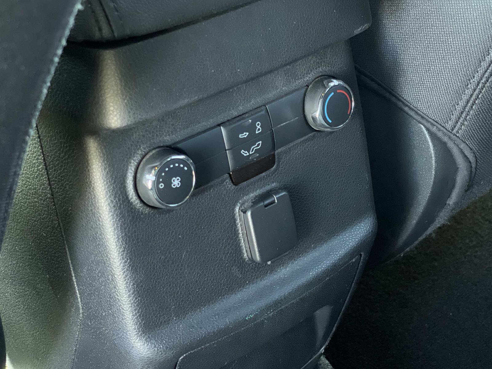 Used 2019 Ford Explorer XLT w/ Equipment Group 201A FWD image 16