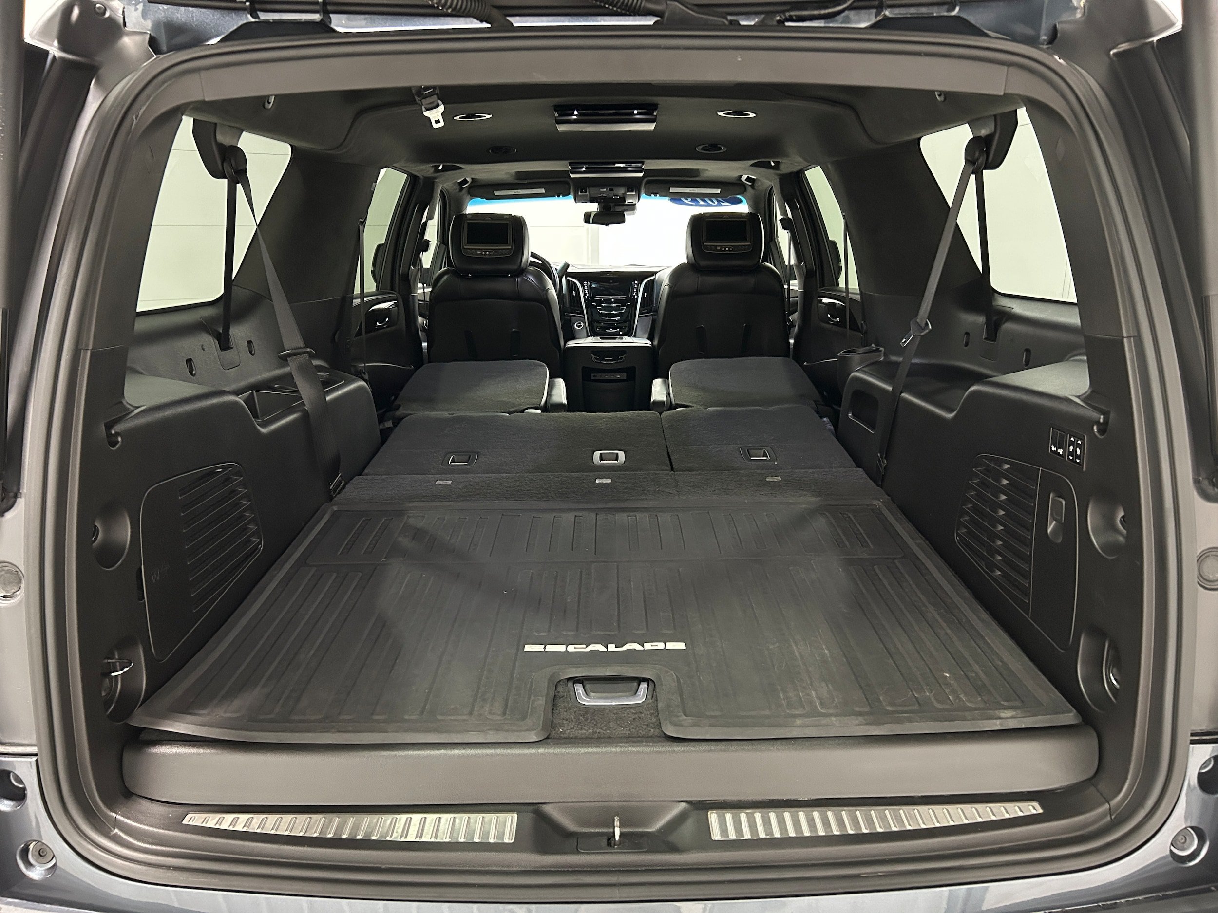 Used 2019 Cadillac Escalade ESV Platinum AWD/4WD image 38