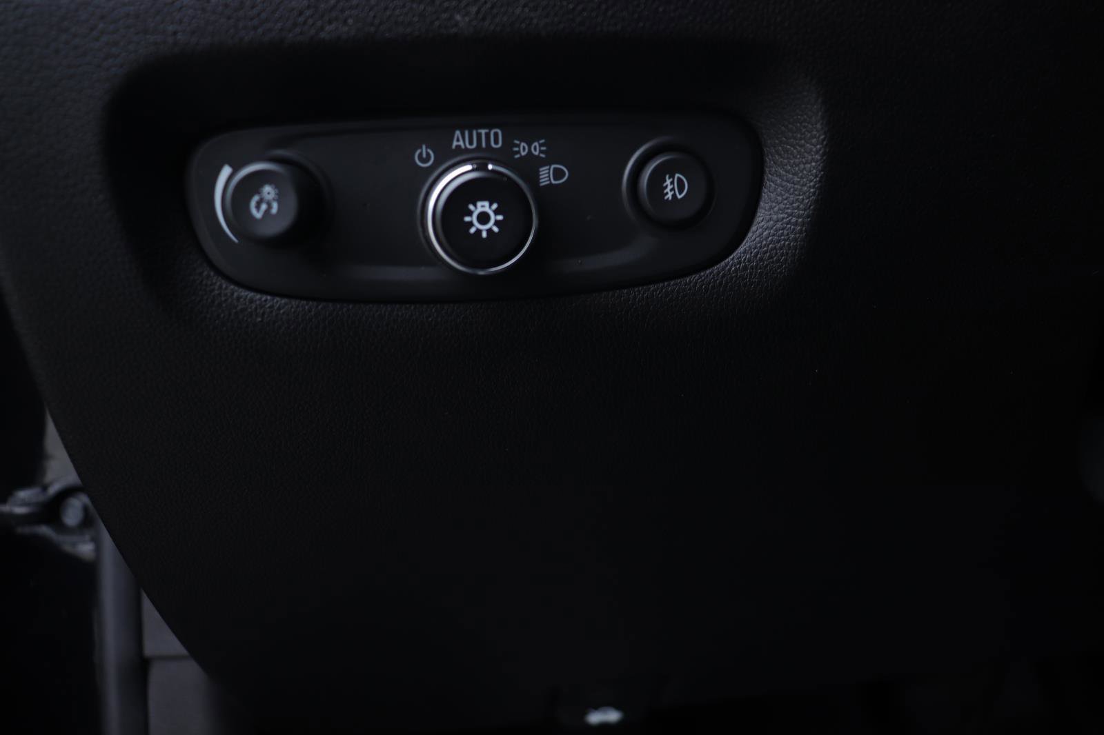 Used 2019 Chevrolet Traverse Premier w/ Driver Confidence II Package FWD image 28