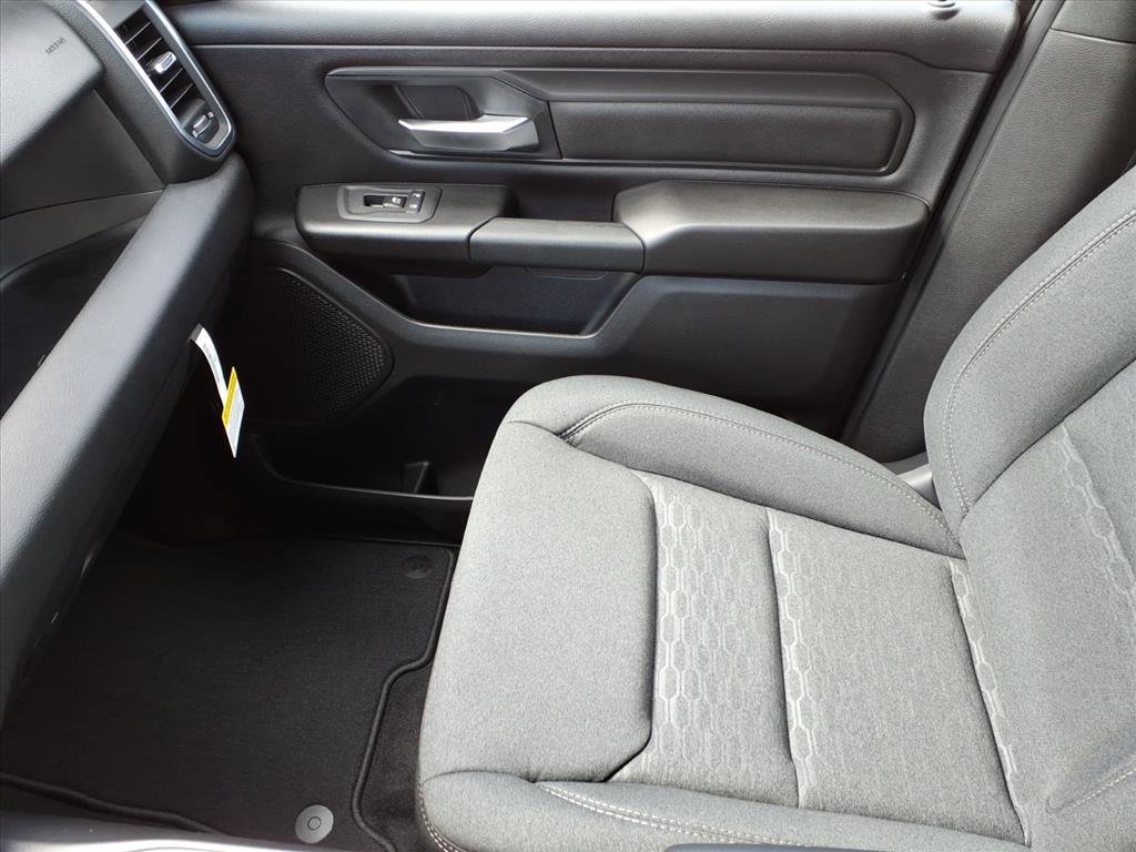 New 2026 RAM 1500 Express AWD/4WD image 31