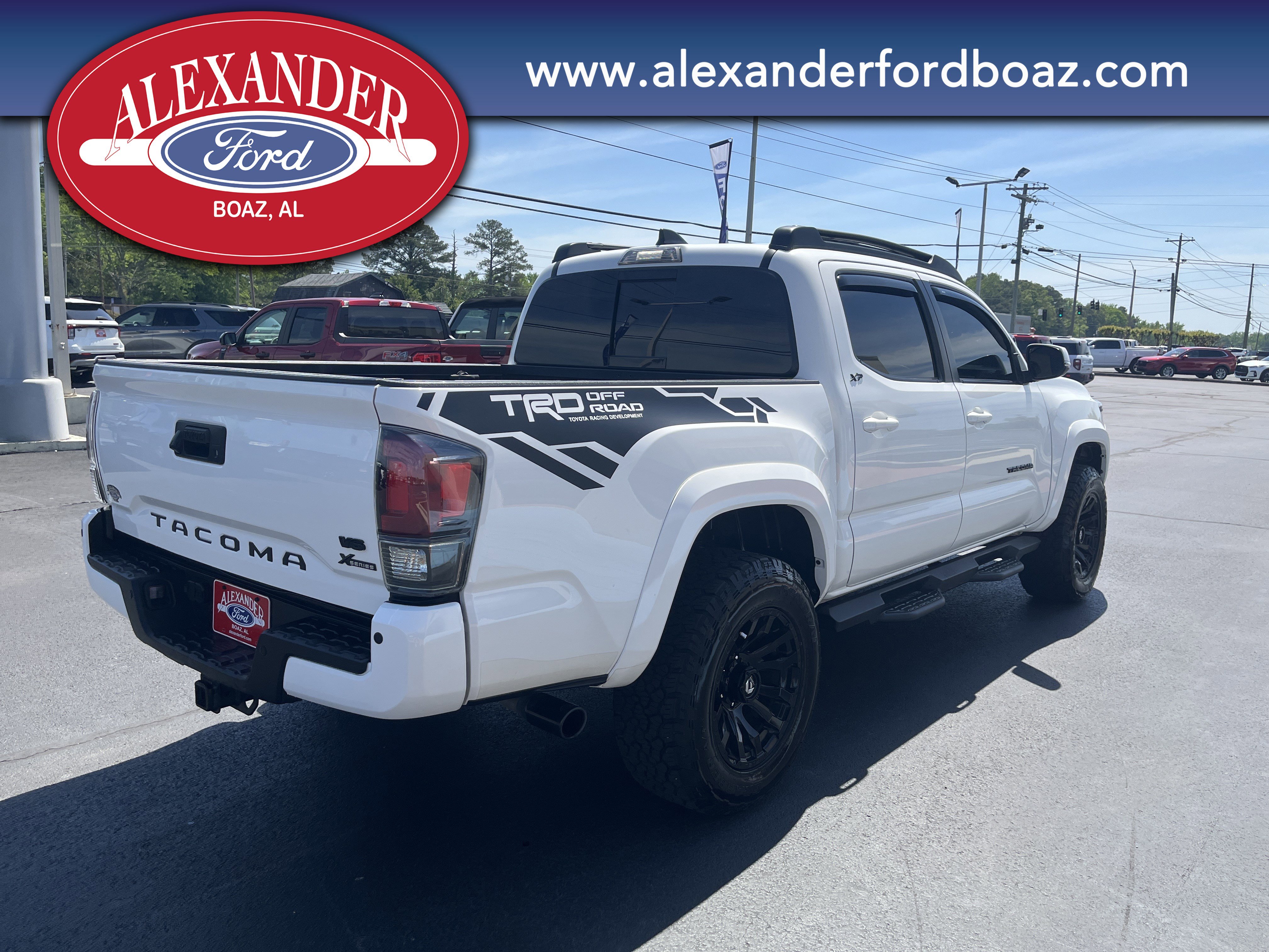 Used 2022 Toyota Tacoma TRD Sport w/ Technology Package RWD image 4