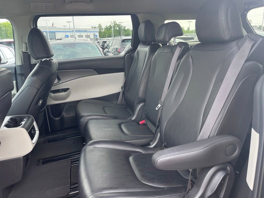 Used 2023 Kia Carnival LX FWD image 17