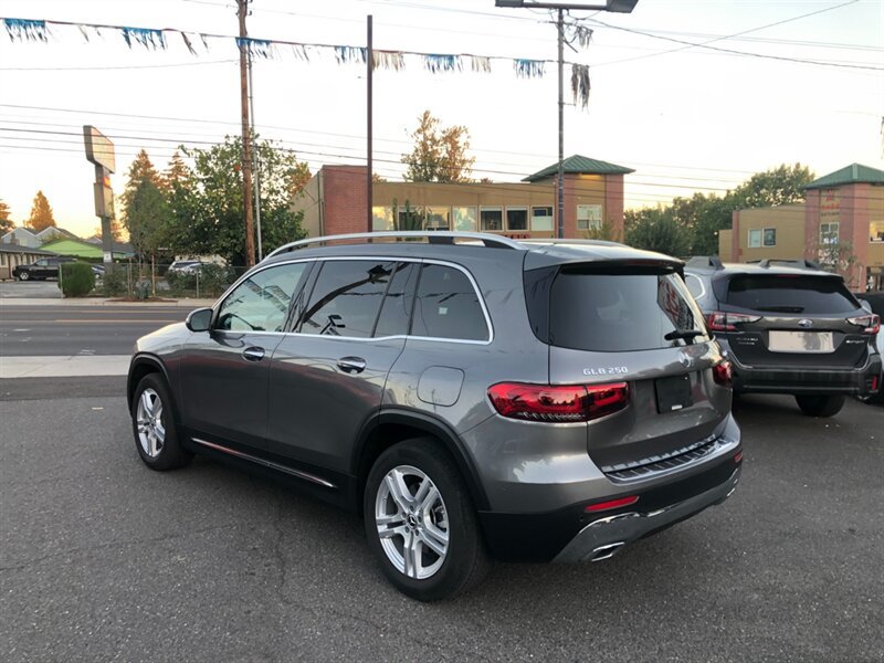 Used 2020 Mercedes-Benz GLB 250 4MATIC image 4