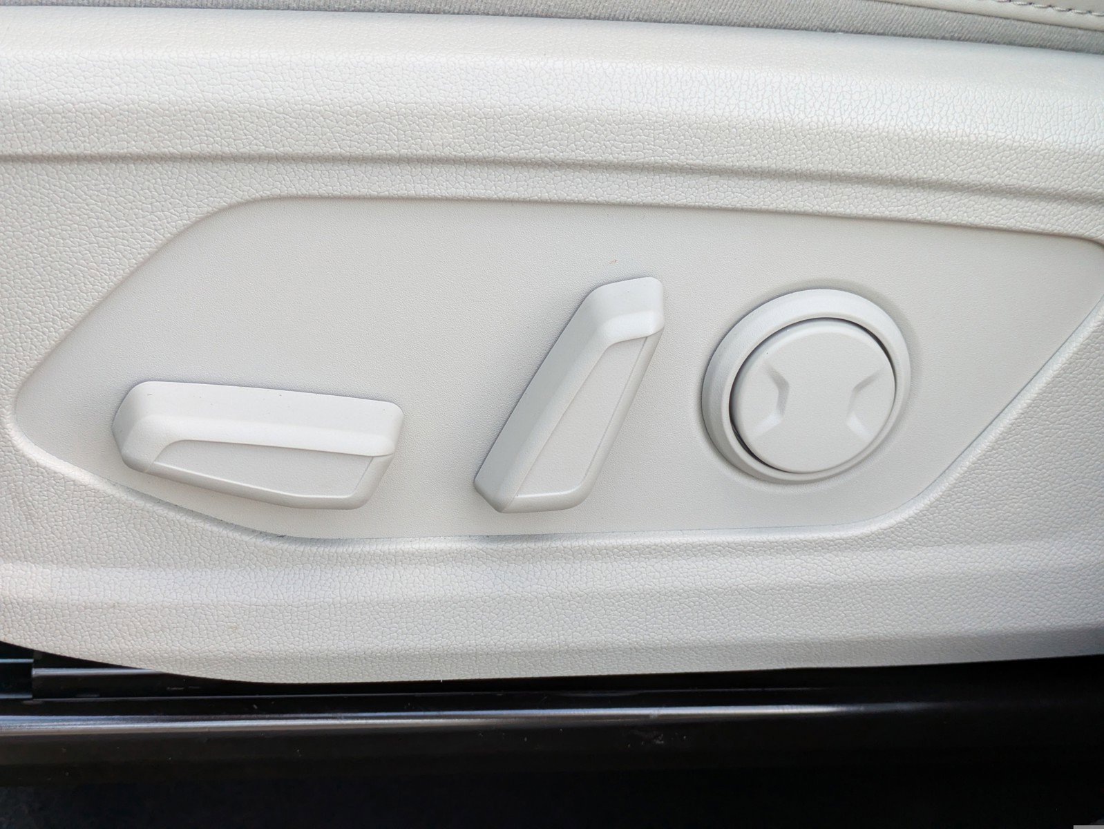 Certified 2024 Kia Sorento SX FWD image 18