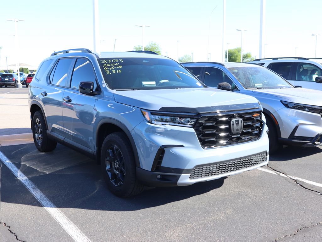 Certified 2025 Honda Pilot TrailSport image 3