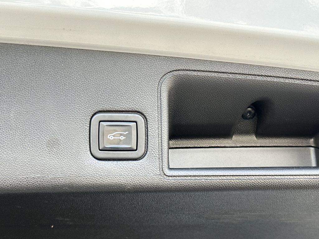 Used 2022 GMC Terrain SLT w/ Elevation Edition FWD image 33