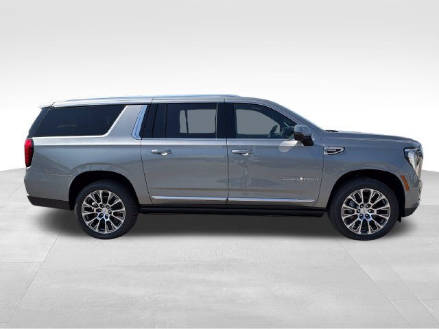 New 2026 GMC Yukon XL Denali w/ Denali Reserve Package AWD/4WD image 8