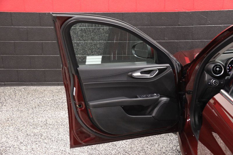 Used 2017 Alfa Romeo Giulia w/ Cold Weather Package RWD image 34