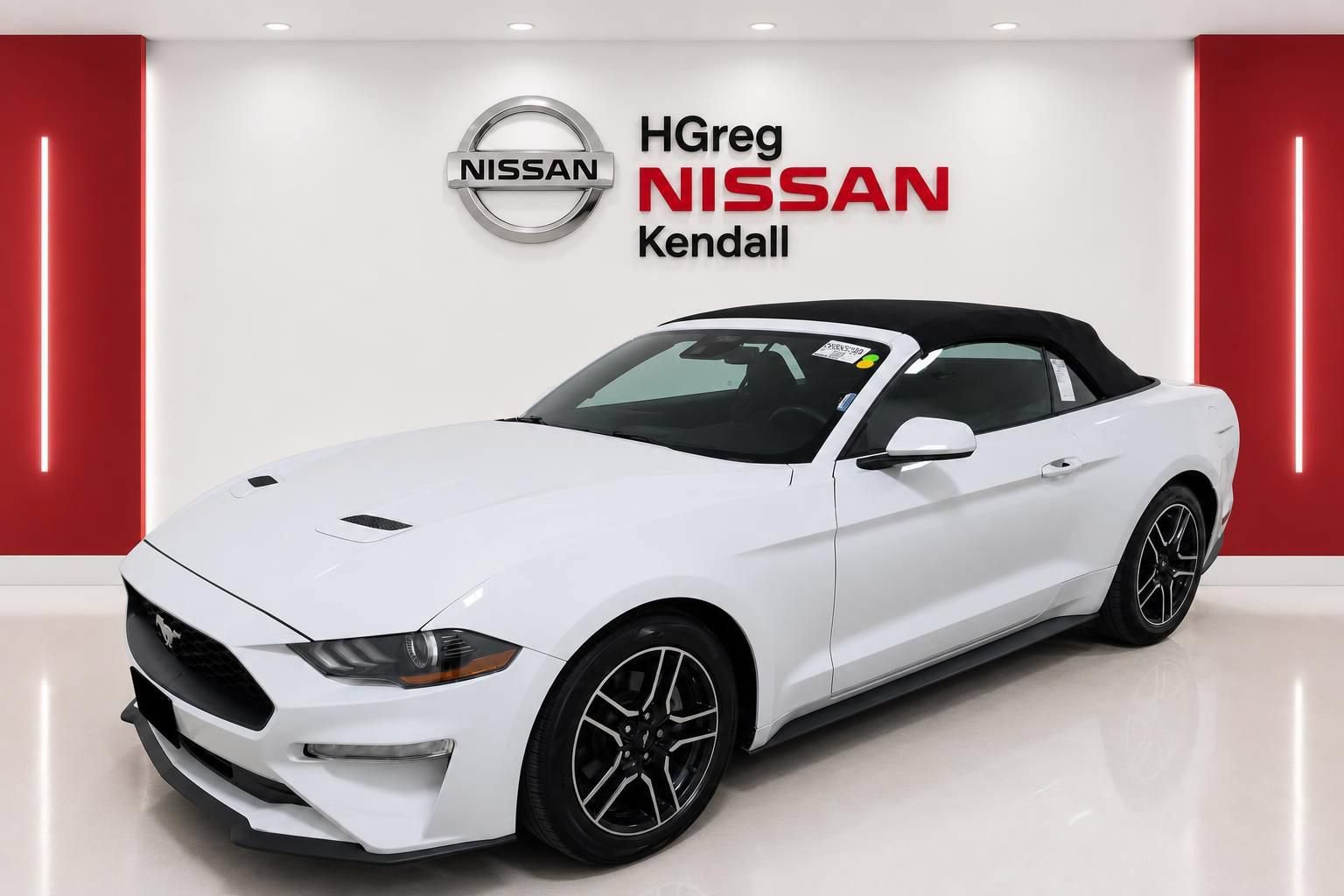 Used 2022 Ford Mustang Convertible w/ Equipment Group 101A RWD image 3