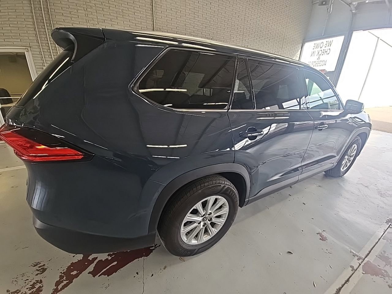 Used 2024 Toyota Grand Highlander XLE image 4