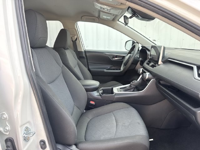 Used 2025 Toyota RAV4 XLE FWD image 29
