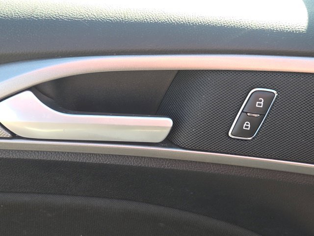 Used 2020 Ford Fusion SE FWD image 17