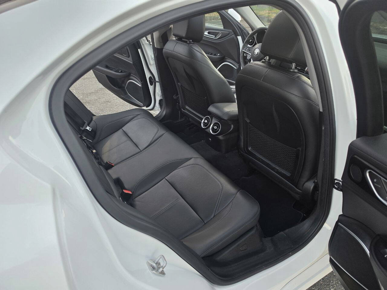 Used 2018 Alfa Romeo Giulia RWD image 58