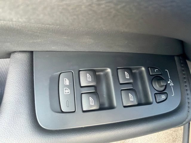 Used 2025 Volvo XC60 B5 Plus AWD/4WD image 28
