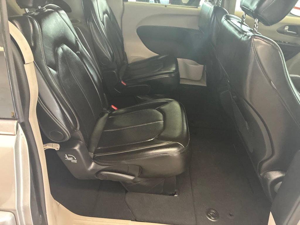 Certified 2024 Chrysler Pacifica Touring-L FWD image 36