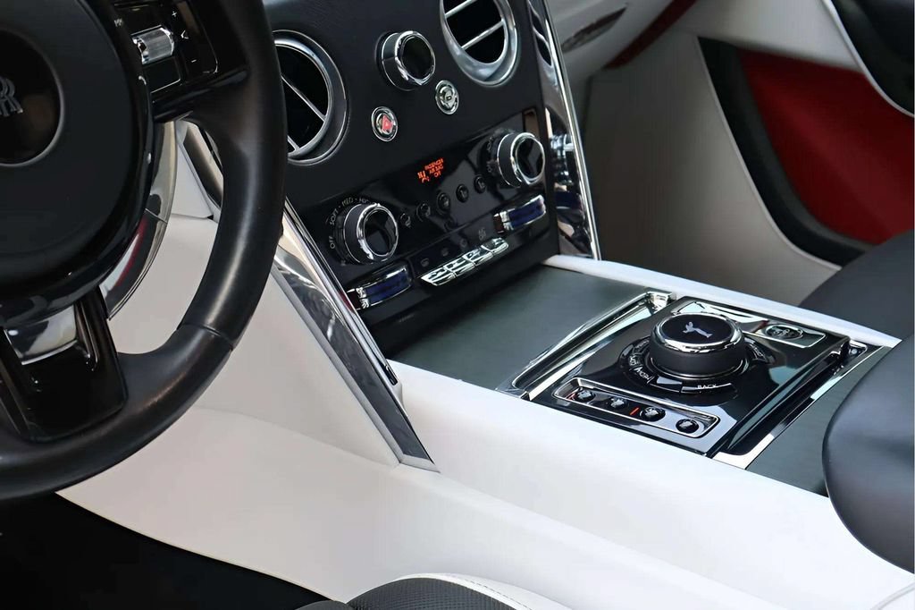 Certified 2019 Rolls-Royce Cullinan AWD/4WD image 6
