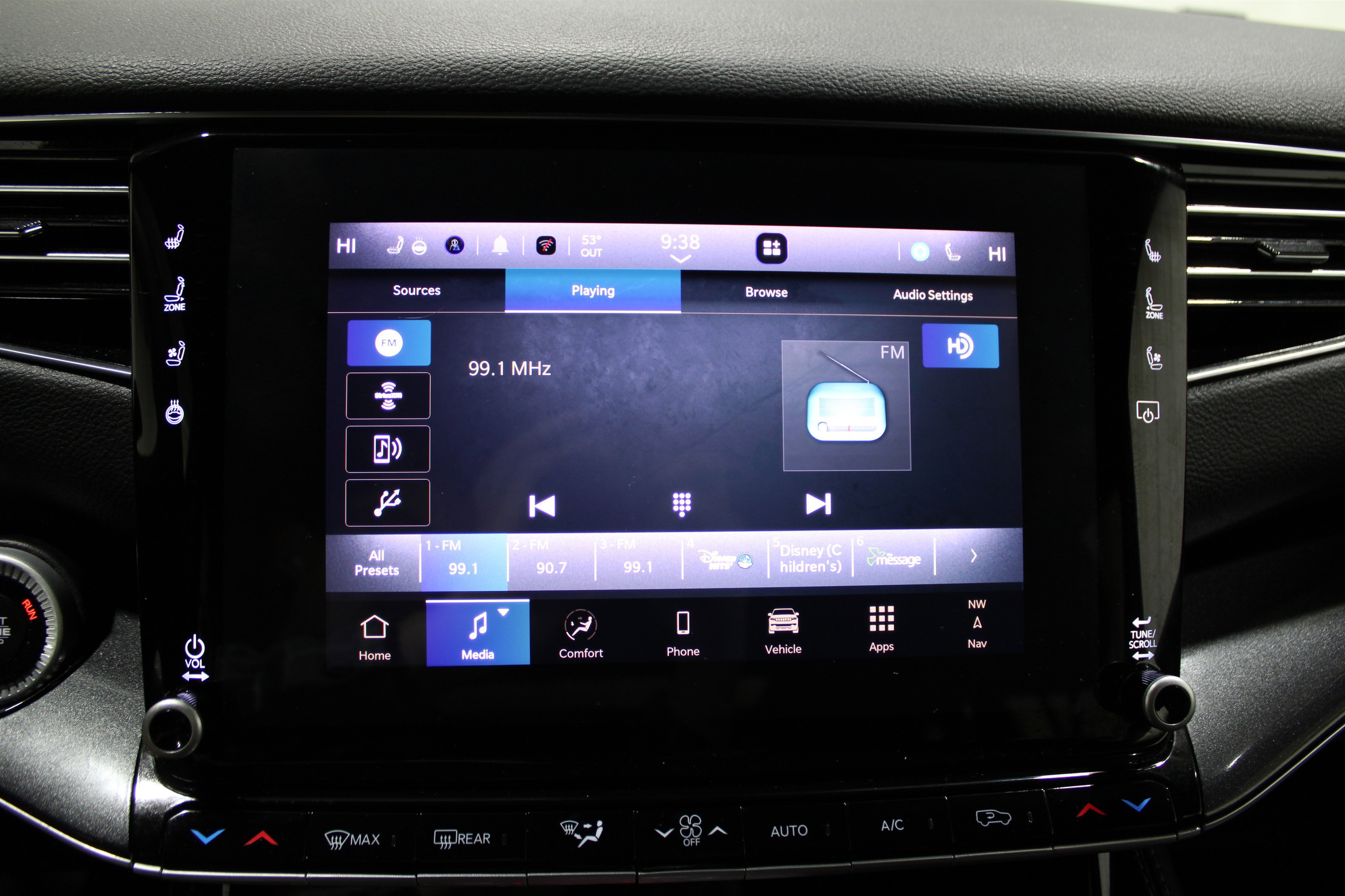 Used 2024 Jeep Wagoneer 4WD w/ Premium Group I image 16