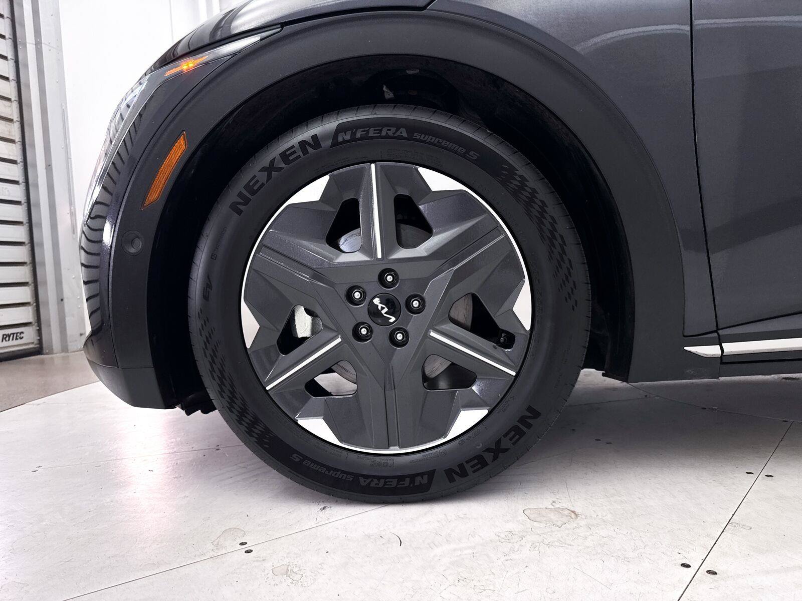 Used 2025 Kia EV6 Light w/ Light LR Technology Package RWD image 16
