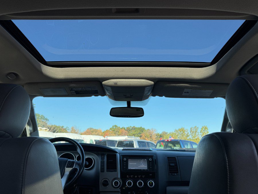 Used 2014 Toyota Sequoia SR5 AWD/4WD image 23