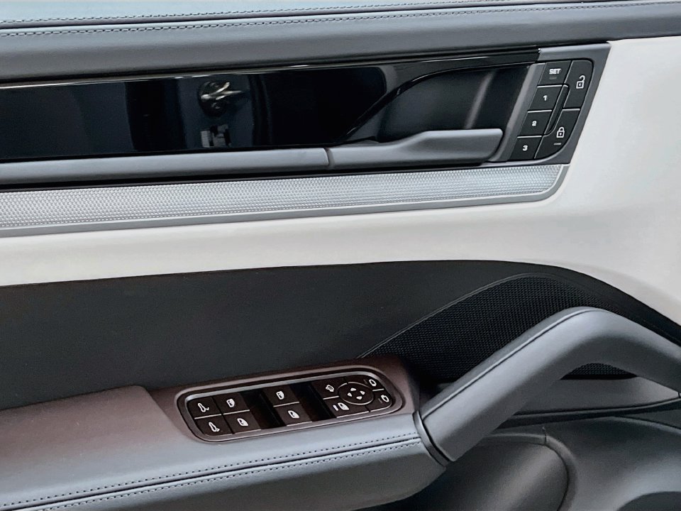New 2026 Porsche Cayenne Coupe AWD/4WD image 20