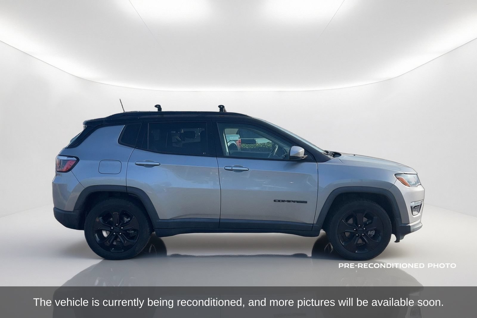 Used 2019 Jeep Compass Latitude FWD image 4