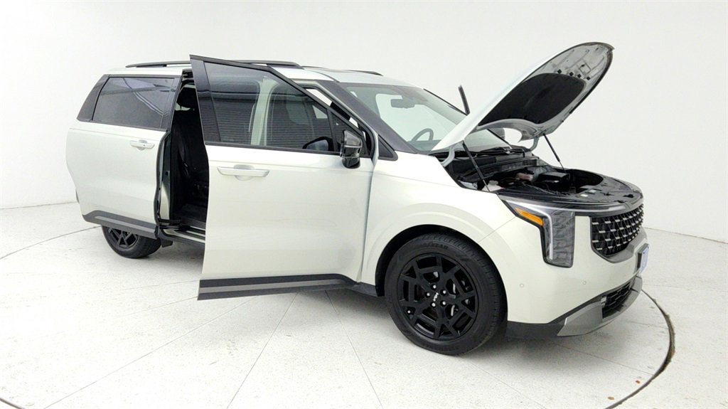 Used 2025 Kia Carnival SX Prestige image 13