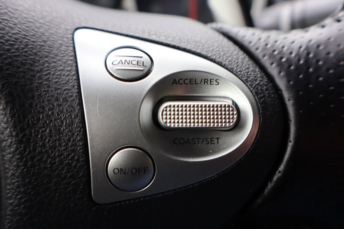 Used 2019 Nissan 370Z Touring RWD image 23