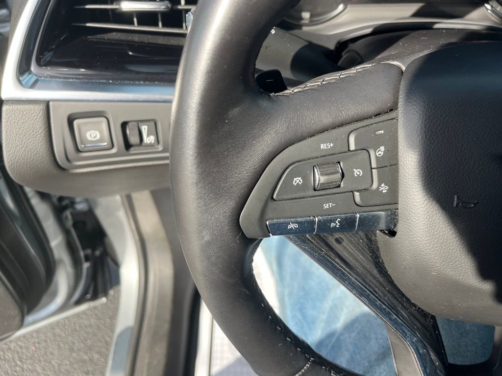 Used 2025 Cadillac XT6 Premium Luxury image 11