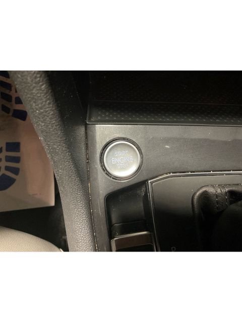 Used 2020 Volkswagen Tiguan SE image 23