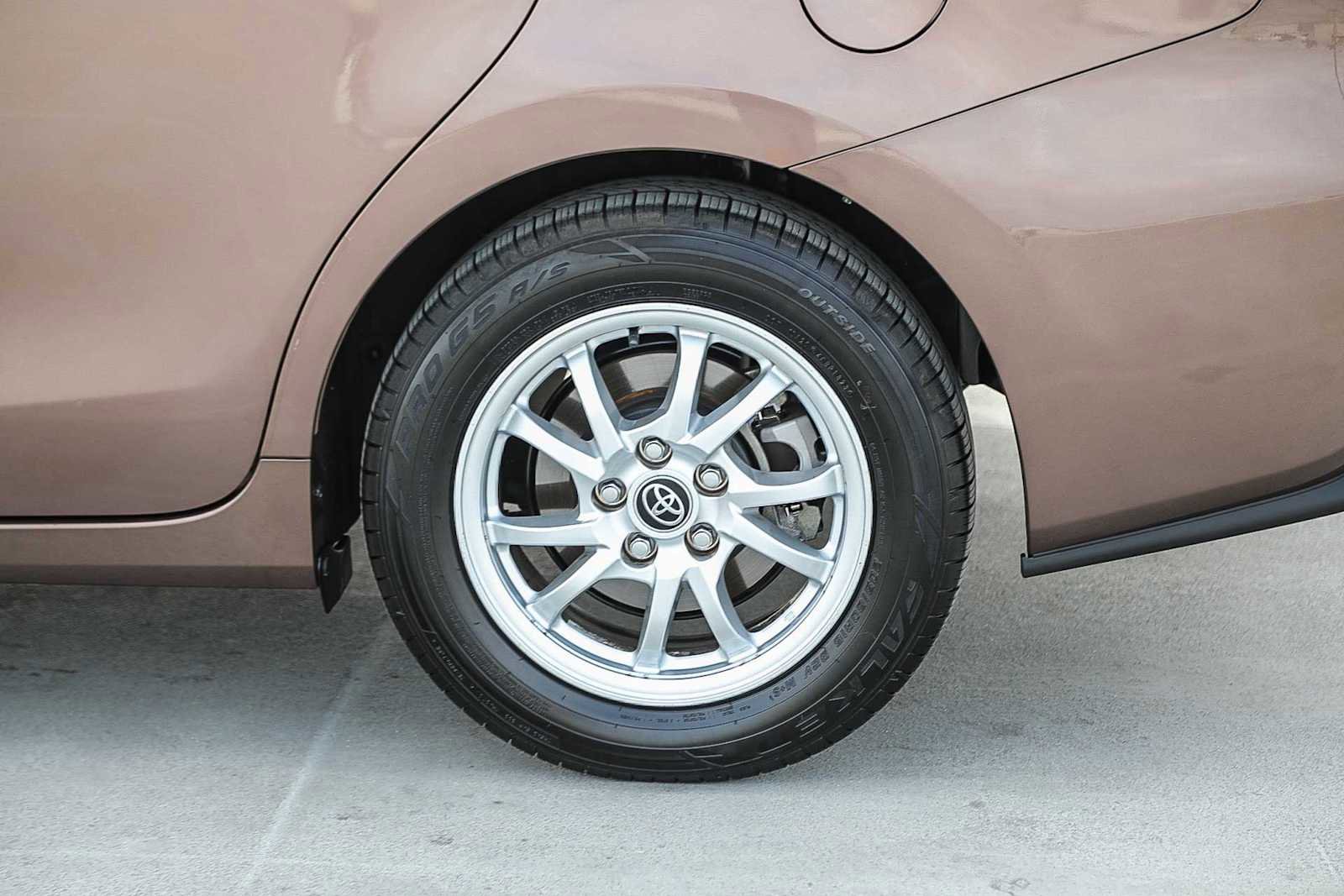 Used 2015 Toyota Prius V Four FWD image 11