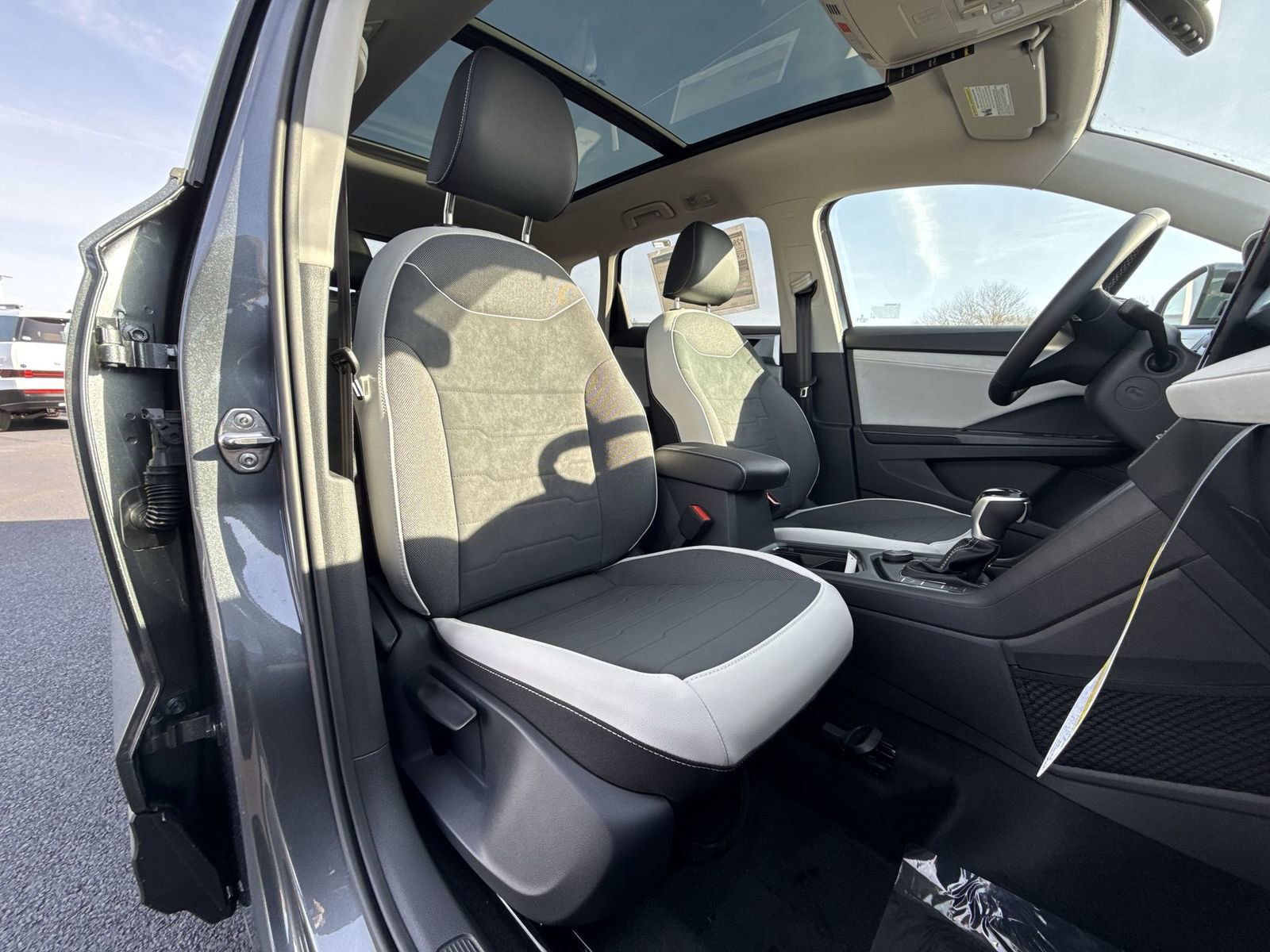 New 2026 Volkswagen Taos SE image 25