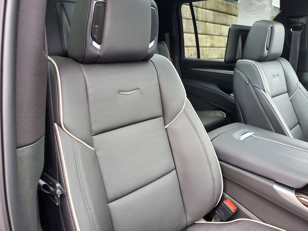 Certified 2025 Cadillac Escalade ESV Premium Luxury w/ Touring Package AWD/4WD image 37