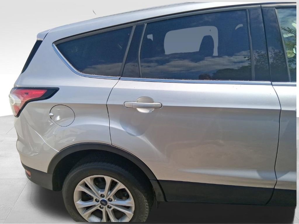 Used 2017 Ford Escape SE FWD image 15