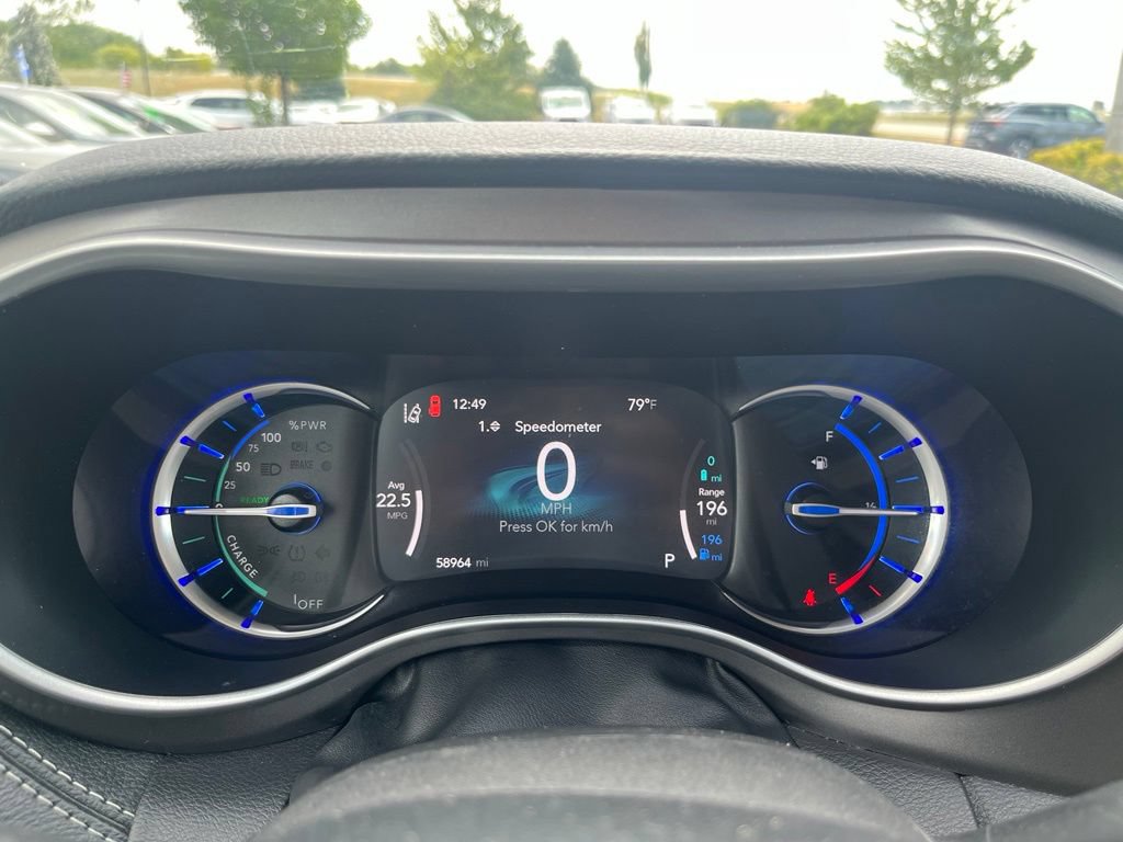 Used 2023 Chrysler Pacifica Touring-L FWD image 20