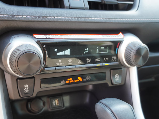 Used 2025 Toyota RAV4 LE AWD/4WD image 22