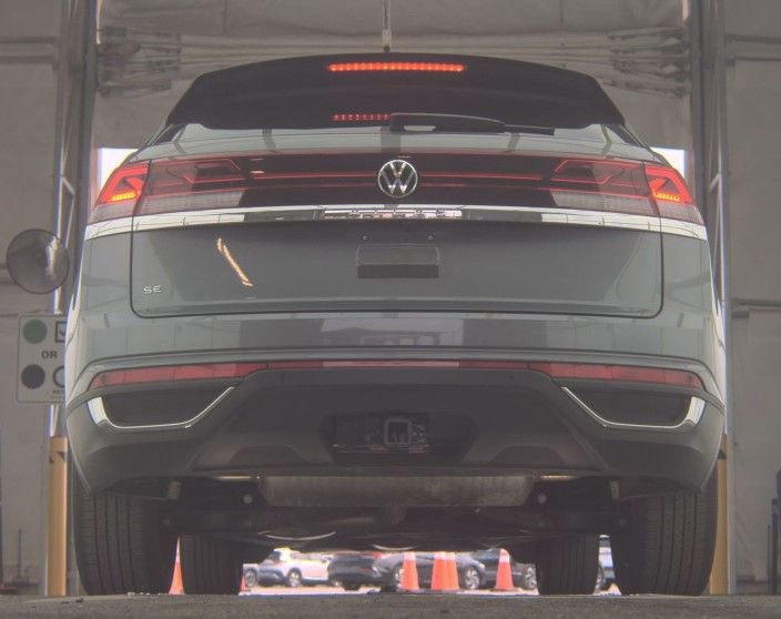 Used 2025 Volkswagen Atlas Cross Sport SE FWD image 6