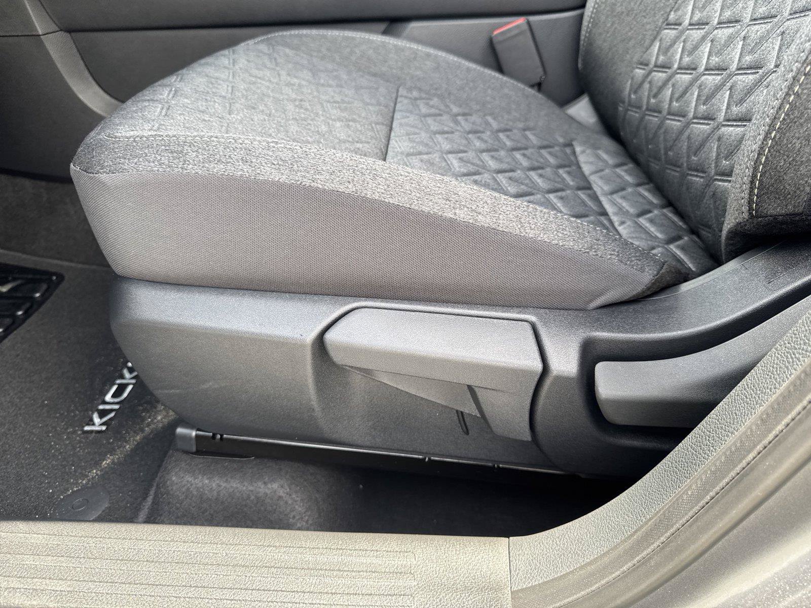New 2026 Nissan Kicks SV w/ Cold Weather Package FWD image 10