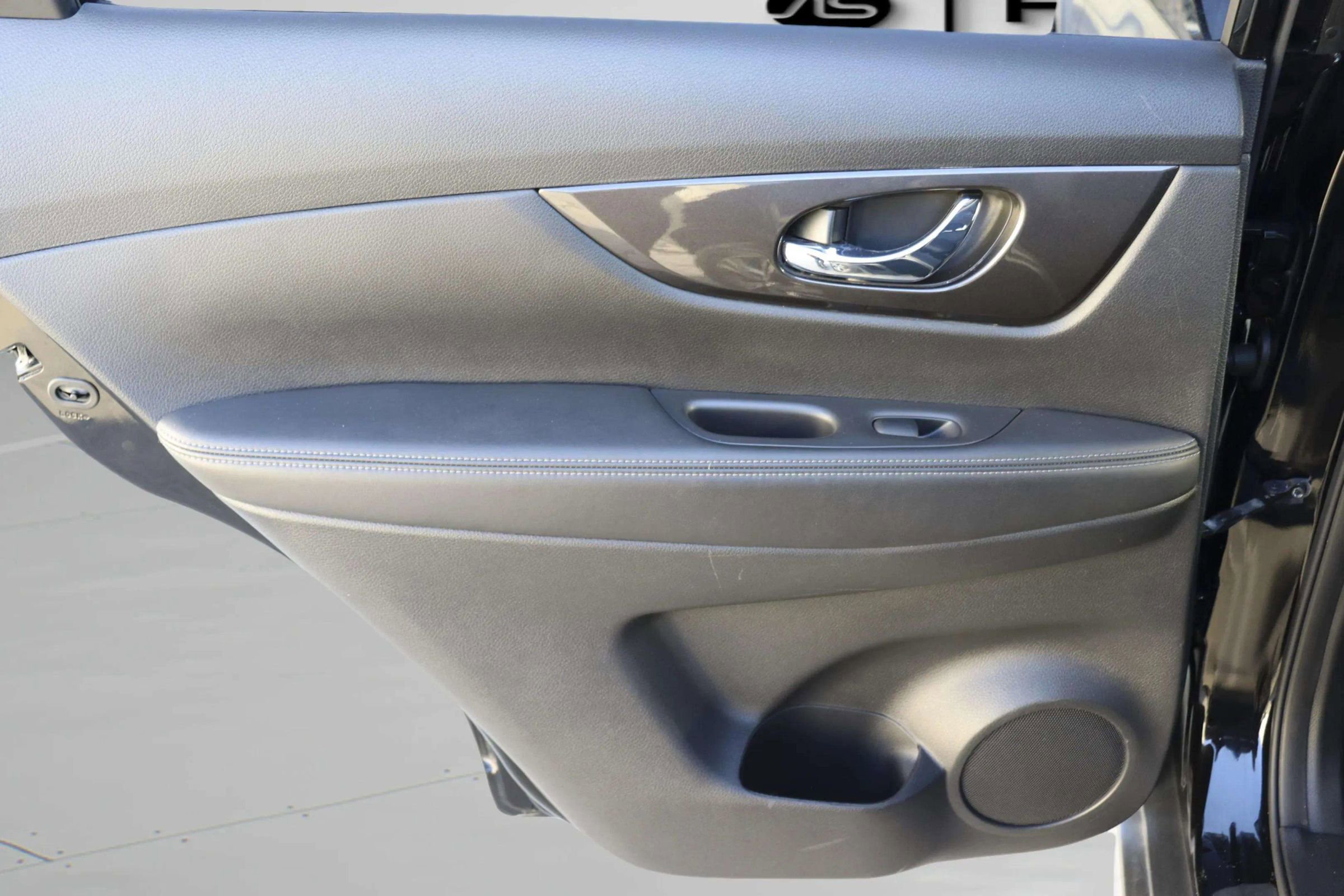 Used 2019 Nissan Rogue SV w/ Premium Package FWD image 25