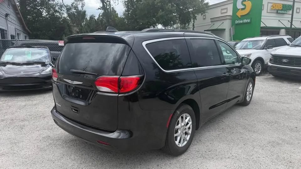 Used 2020 Chrysler Voyager Lxi FWD image 18