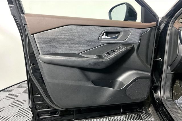 Used 2023 Nissan Rogue SV AWD/4WD image 25