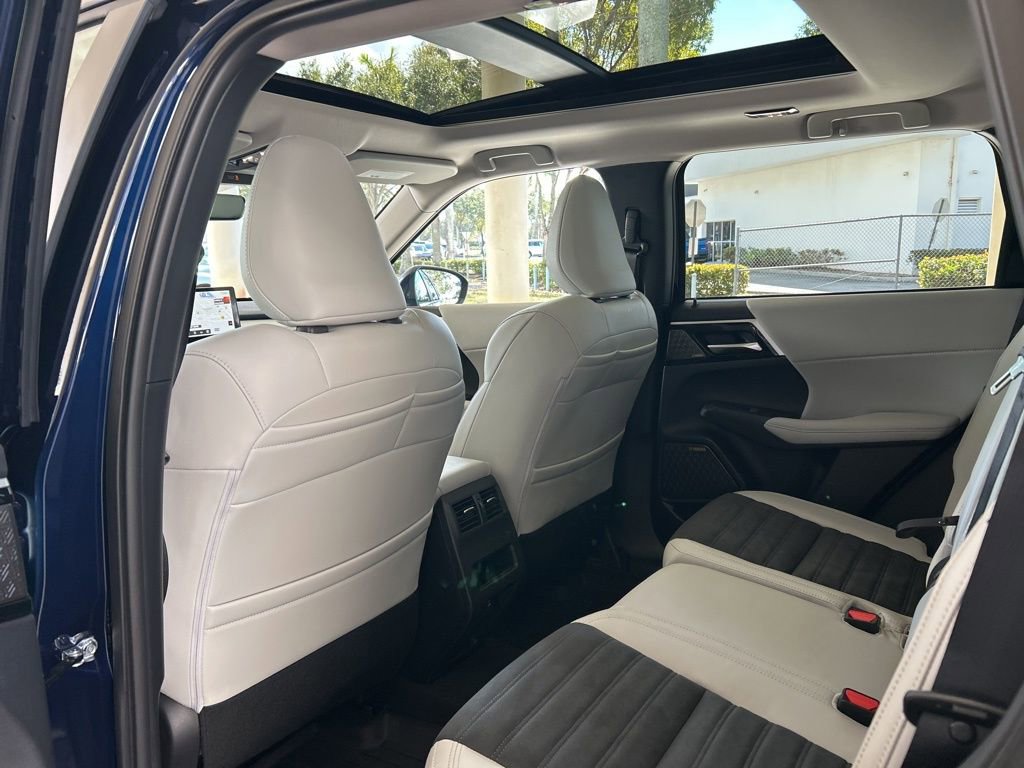 New 2026 Mitsubishi Outlander SE image 39