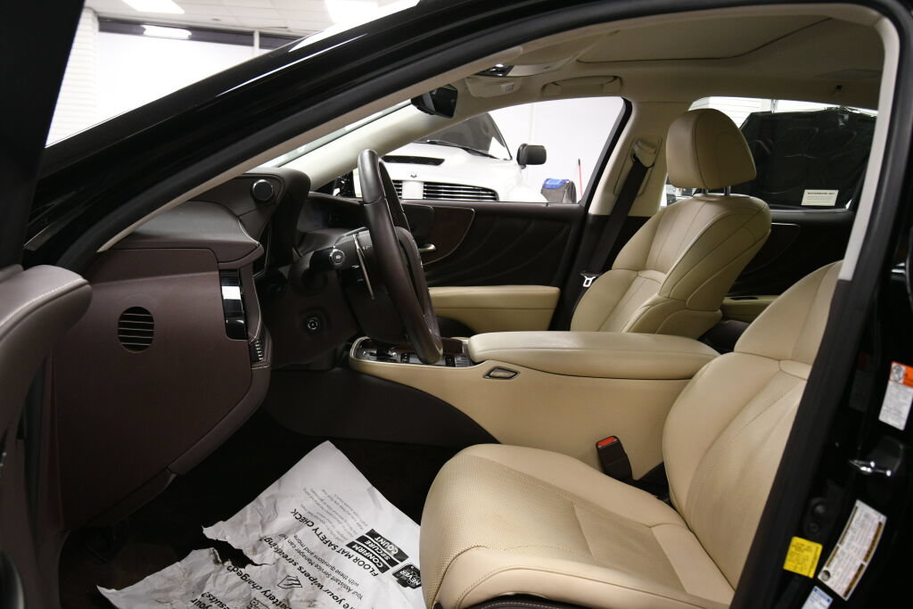 Used 2019 Lexus LS 500 AWD w/ Accessory Package (Z2) image 9