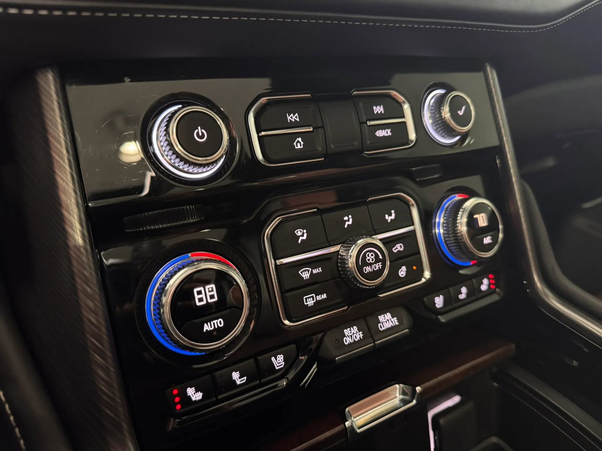 Used 2023 GMC Yukon Denali Ultimate AWD/4WD image 44