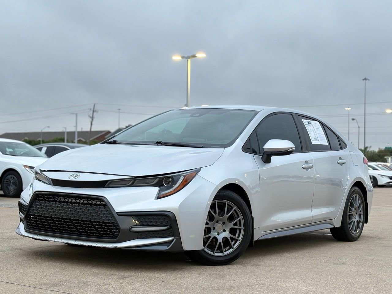 Used 2021 Toyota Corolla SE image 2