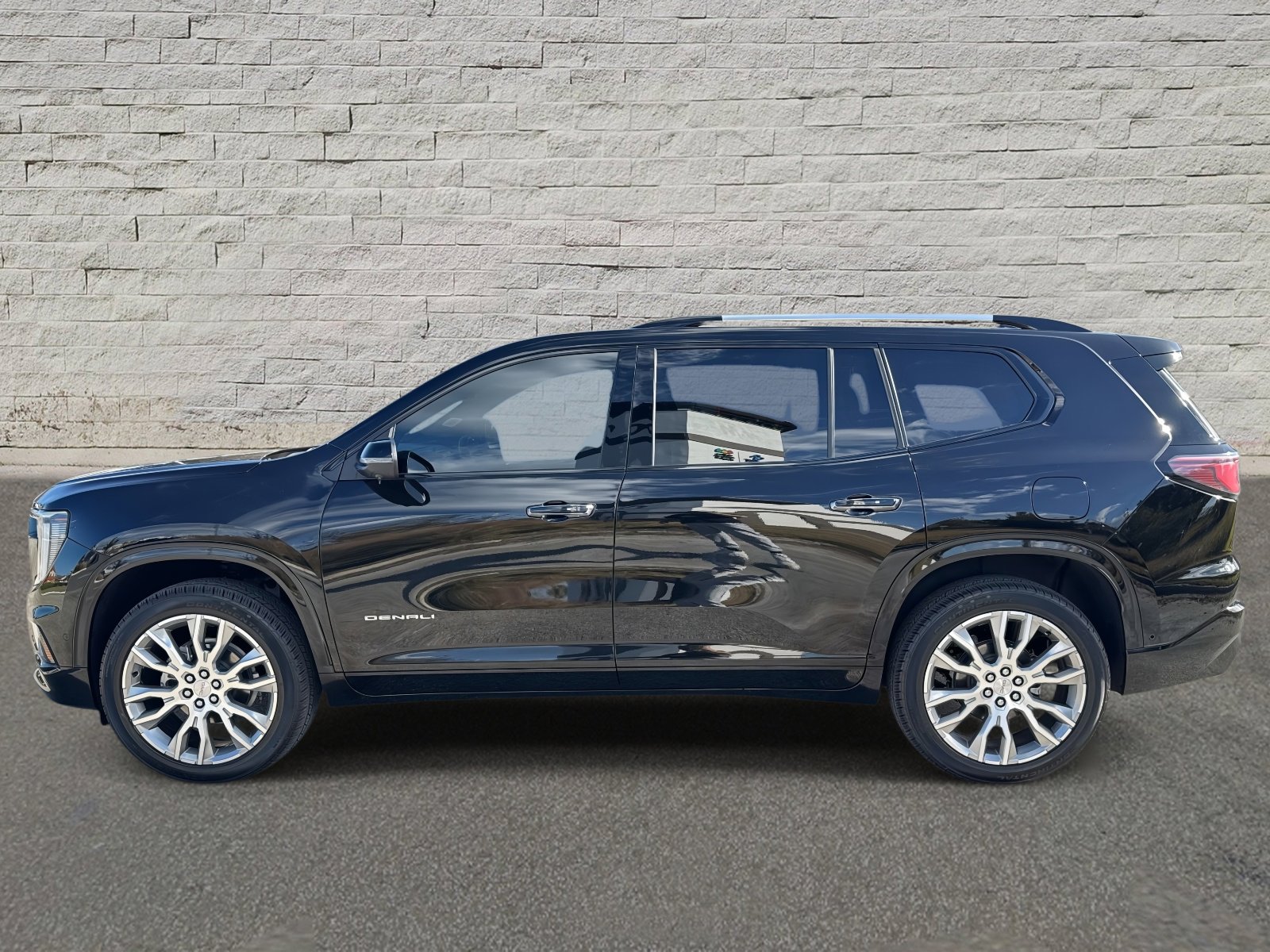 Used 2025 GMC Acadia Denali w/ Super Cruise Package image 8
