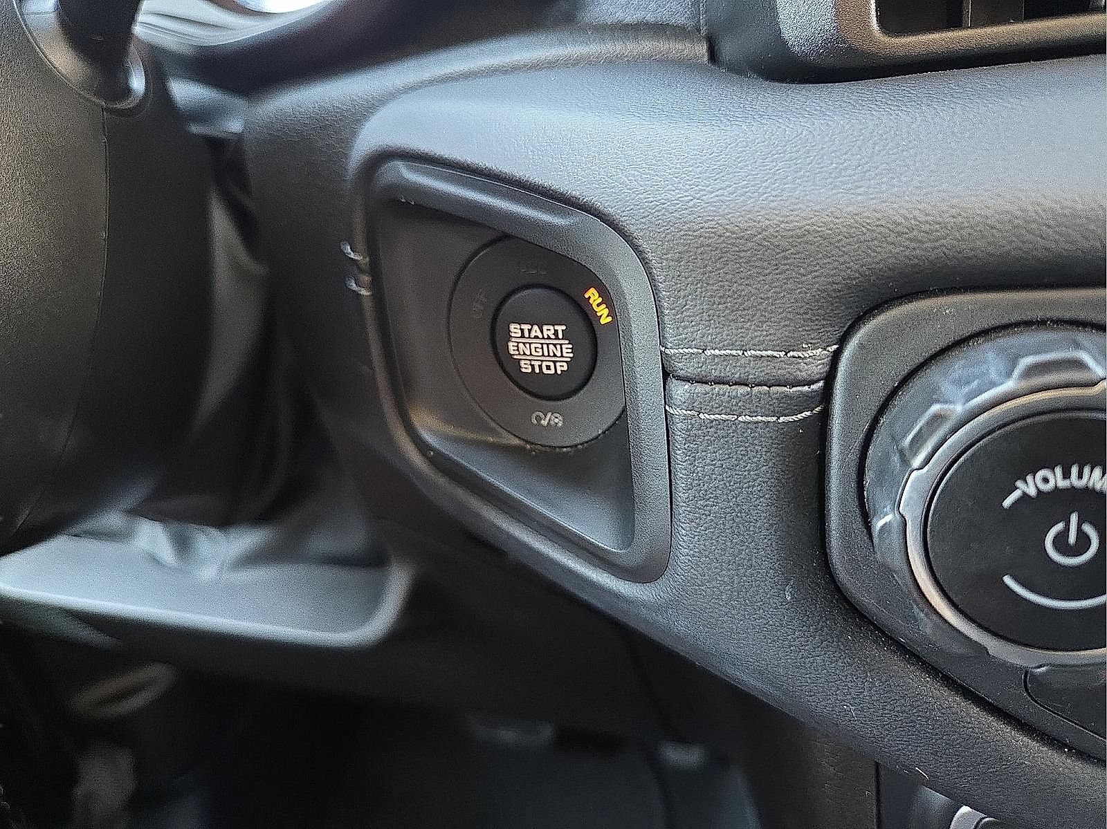 Used 2025 Jeep Wrangler Unlimited Sahara AWD/4WD image 21