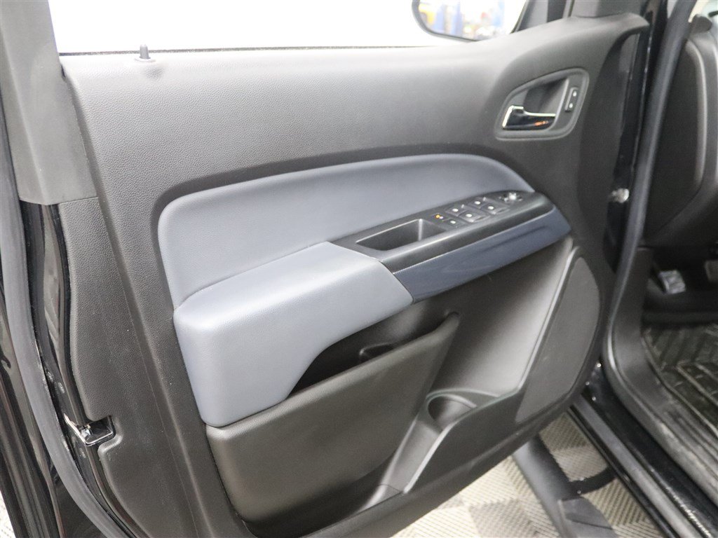 Used 2019 Chevrolet Colorado Z71 AWD/4WD image 14