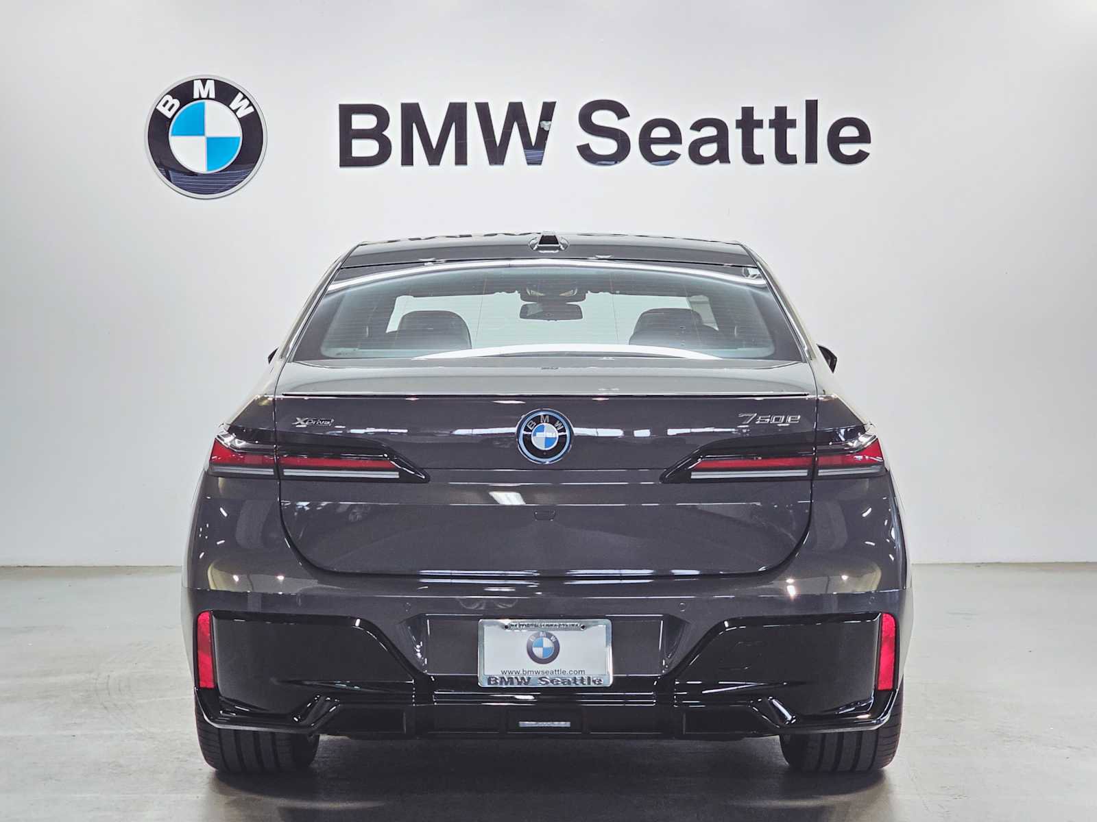 New 2026 BMW 750e xDrive w/ Executive Package image 5