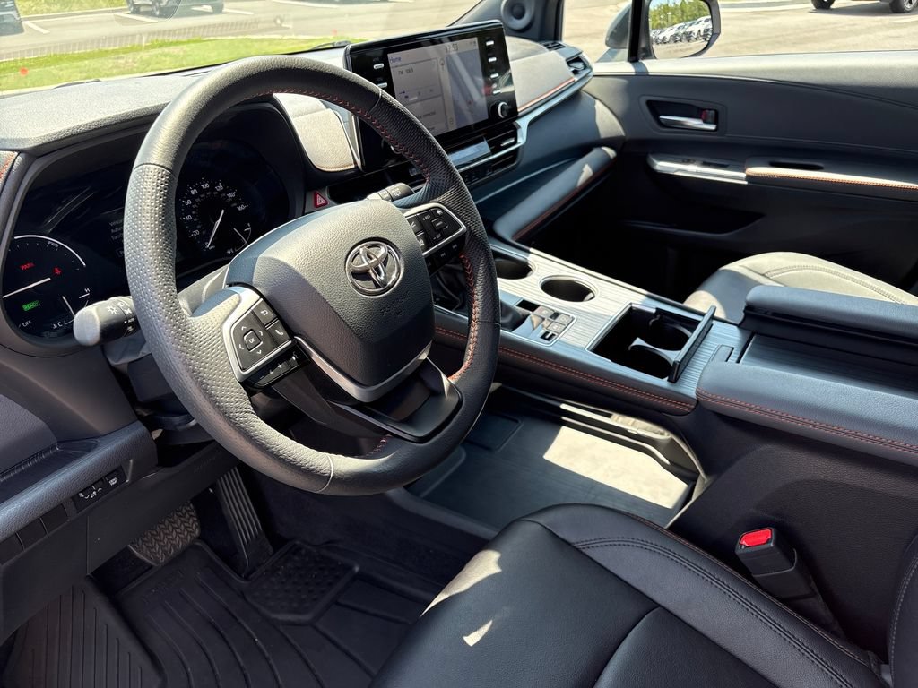 Used 2024 Toyota Sienna XSE w/ XSE Plus Package AWD/4WD image 5