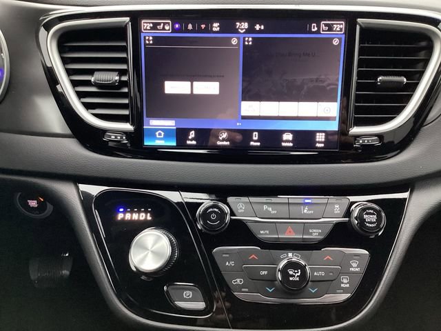 New 2026 Chrysler Voyager LX image 12